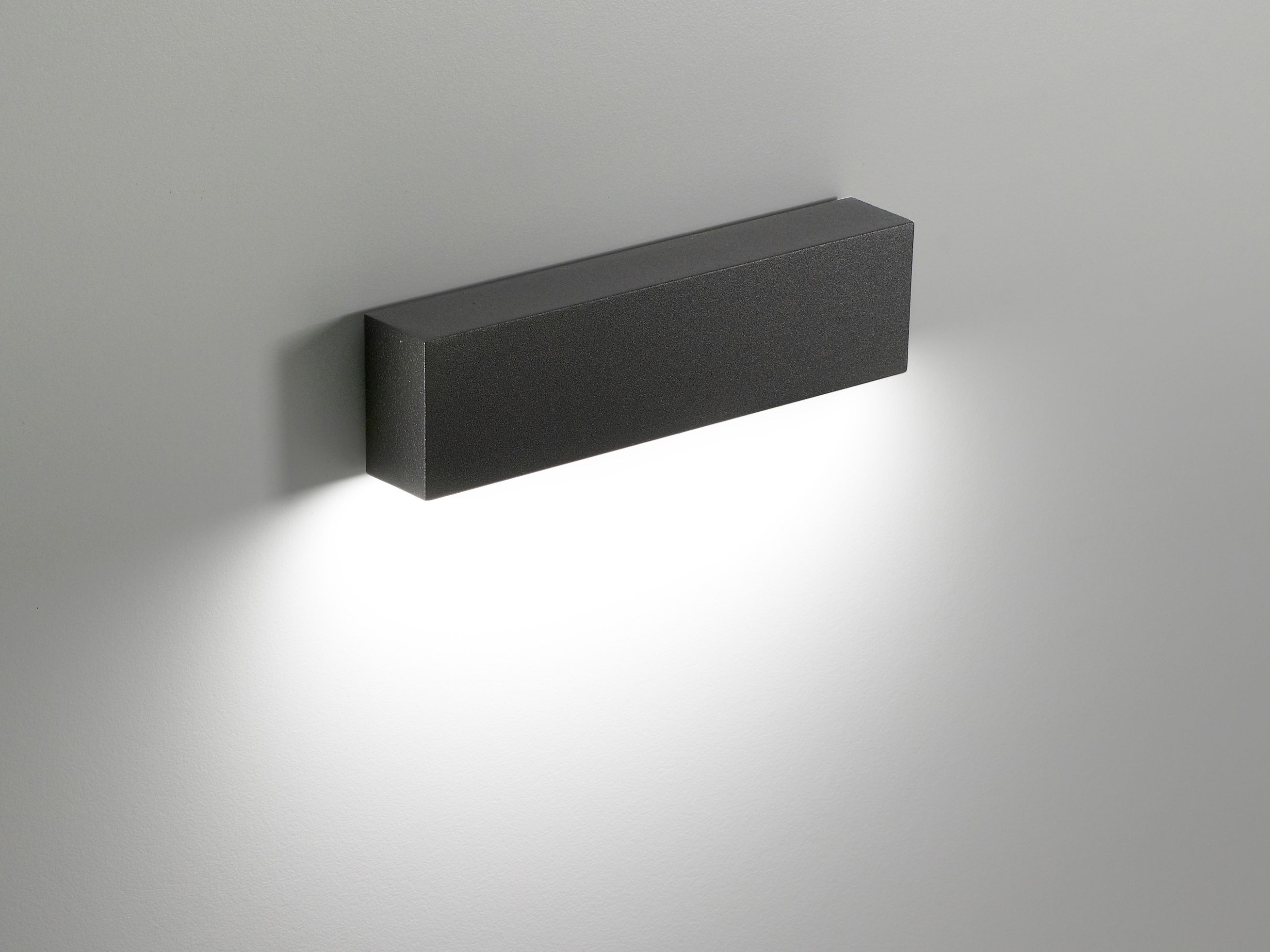 Открытый светодиодный настенный светильник Zafferano Slat ARCH-00145951