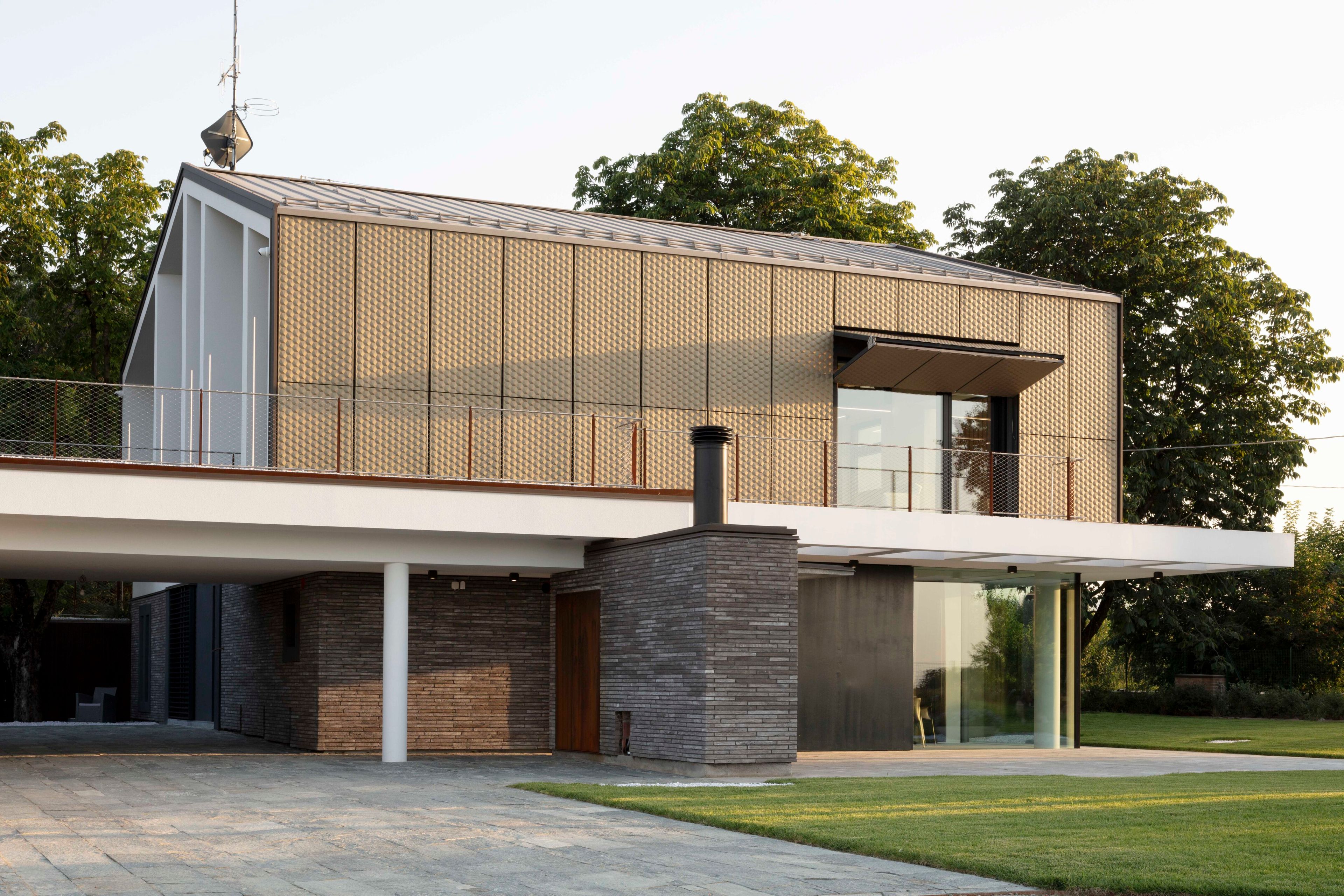 Motorized aluminium solar shading ROSSENI LIFTING FOLDING SHUTTER ARCH-00116007