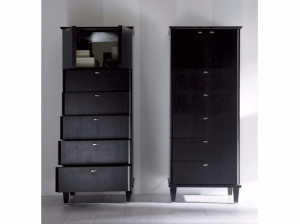 Деревянный комод