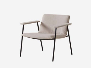 Тканевое кресло с подлокотниками