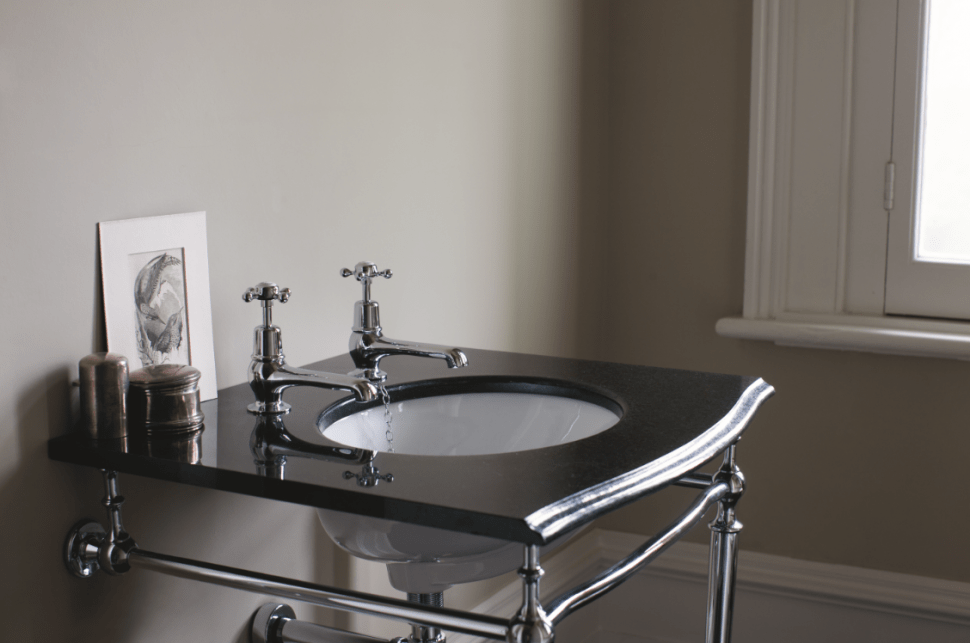 Гранитная столешница на 1,2 или 3 отверстия с хромированным подстольем  Burlington G7 1TH, T49A CHR 65см х 57,5см  - Вид №2