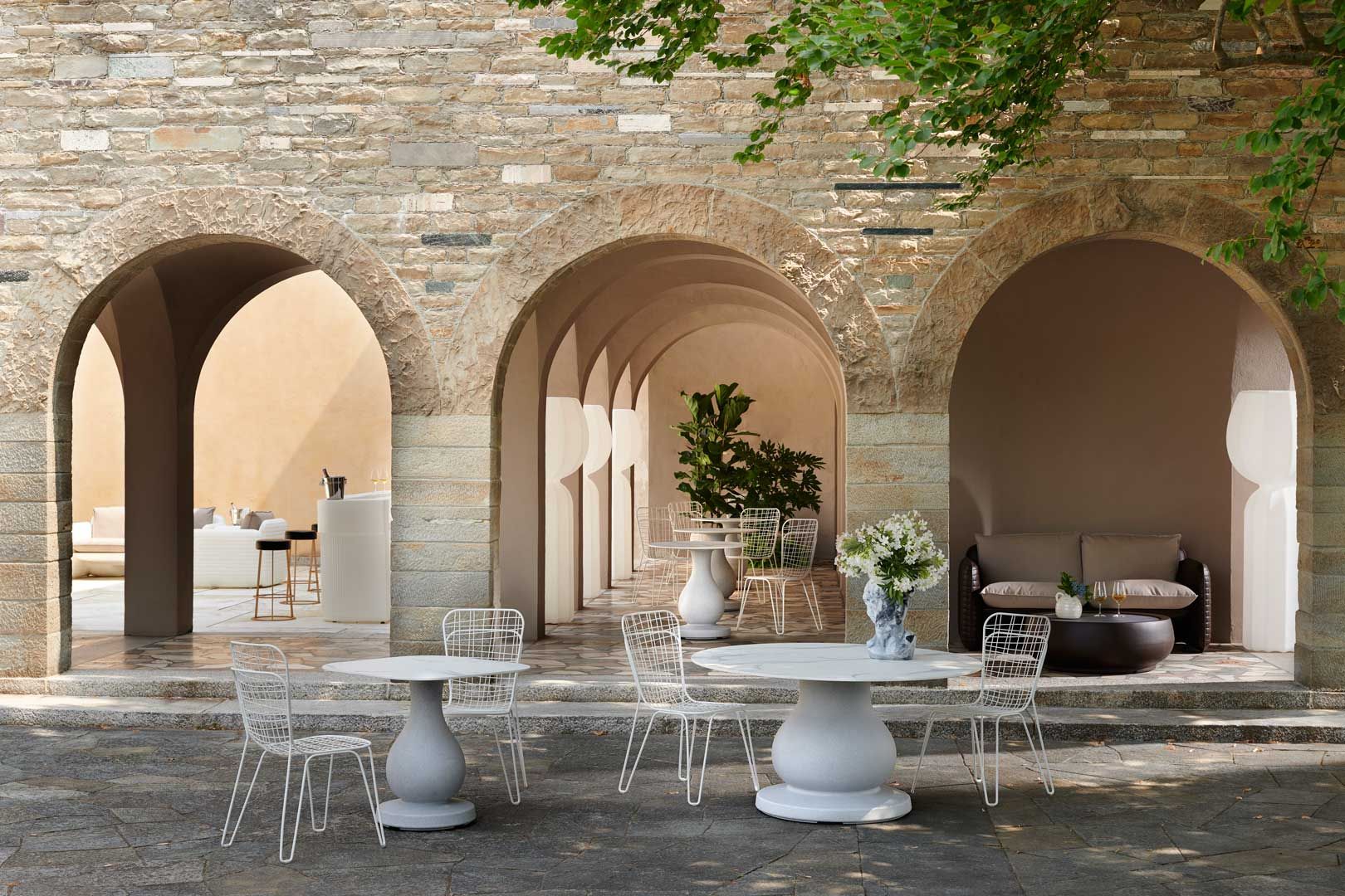 Квадратный стол из полиэтилена и столешница HPL с мраморным эффектом SLIDE девятнадцатый век ARCH-00117957 - Вид №2