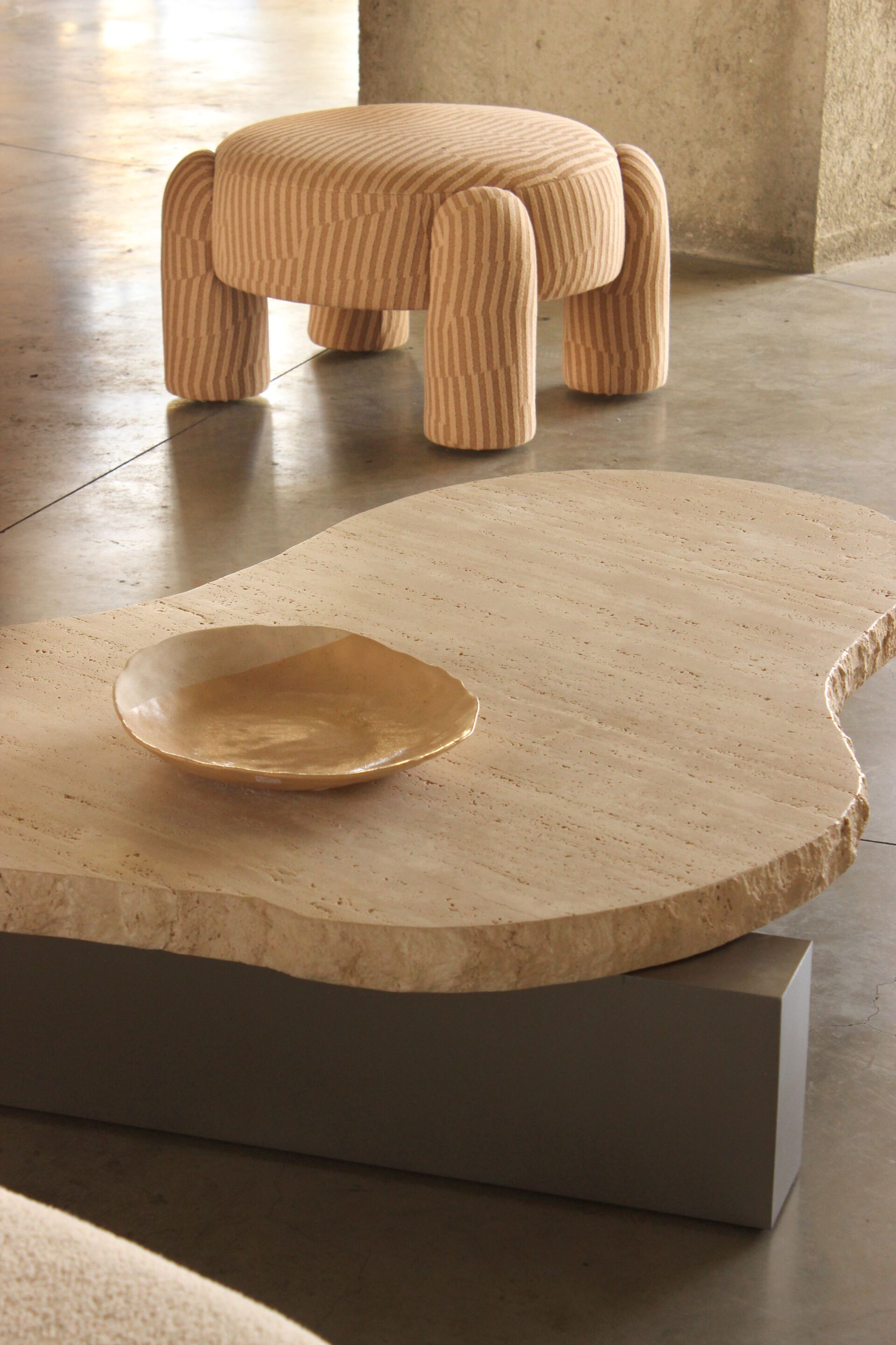 Бархатный пуф DOOQ Marlon ARCH-00082372 - Вид №4