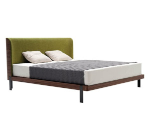 Кровать с мягким изголовьем