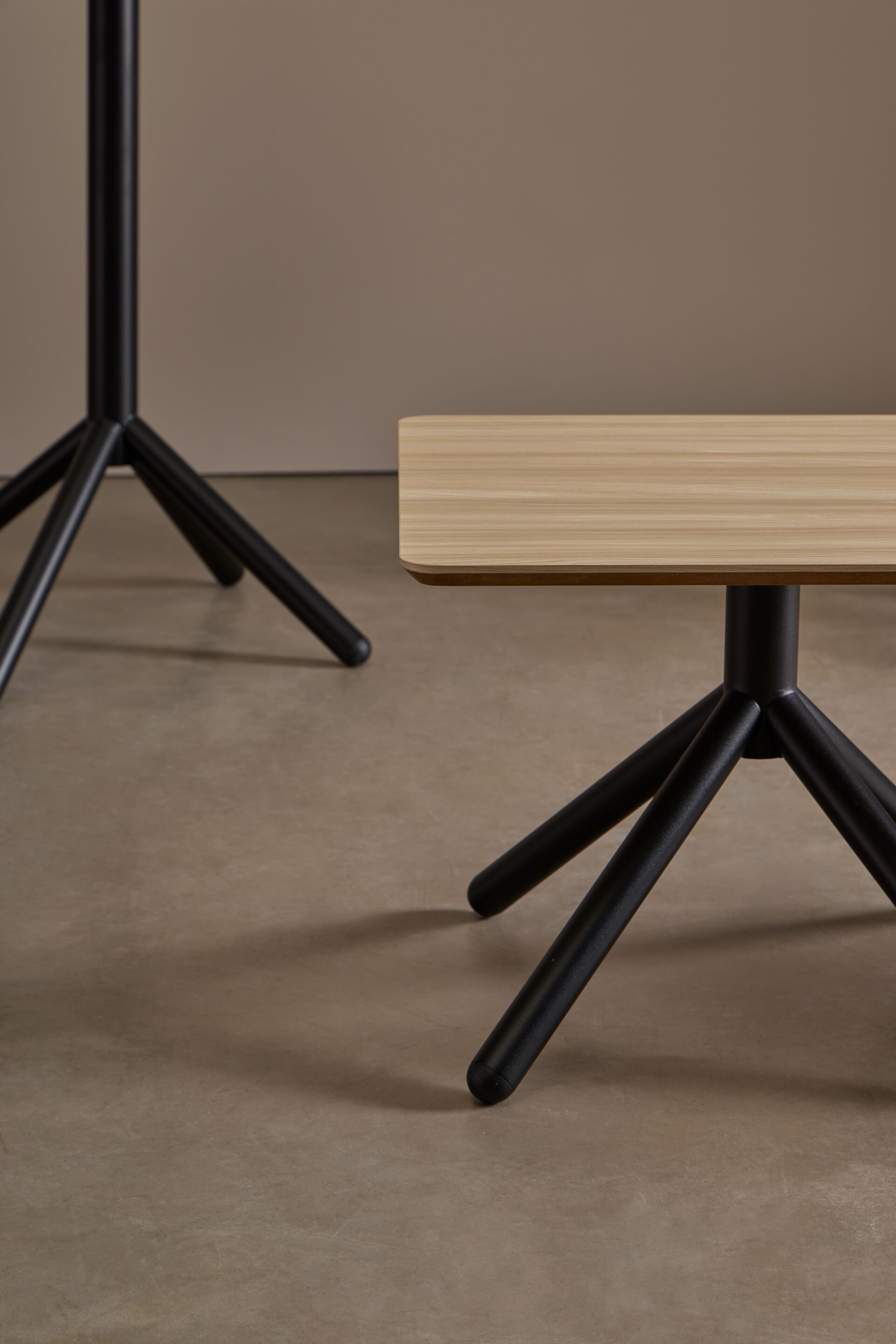 Круглый журнальный столик из ясеня Blasco&Vila Nomad ARCH-00037751 - Вид №6