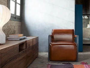 Devina Nais Кожаное кресло с подлокотниками