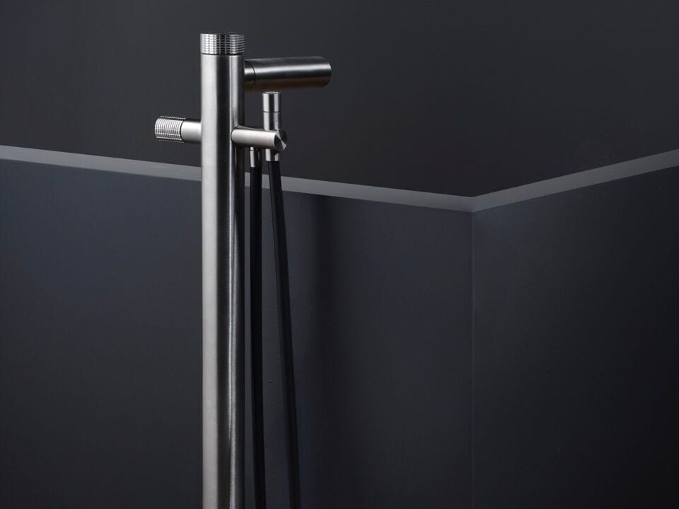 Смеситель для ванны из нержавеющей стали с ручным душем BEAMTECH App ARCH-00150677