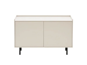 Деревянный шкаф с распашными дверями