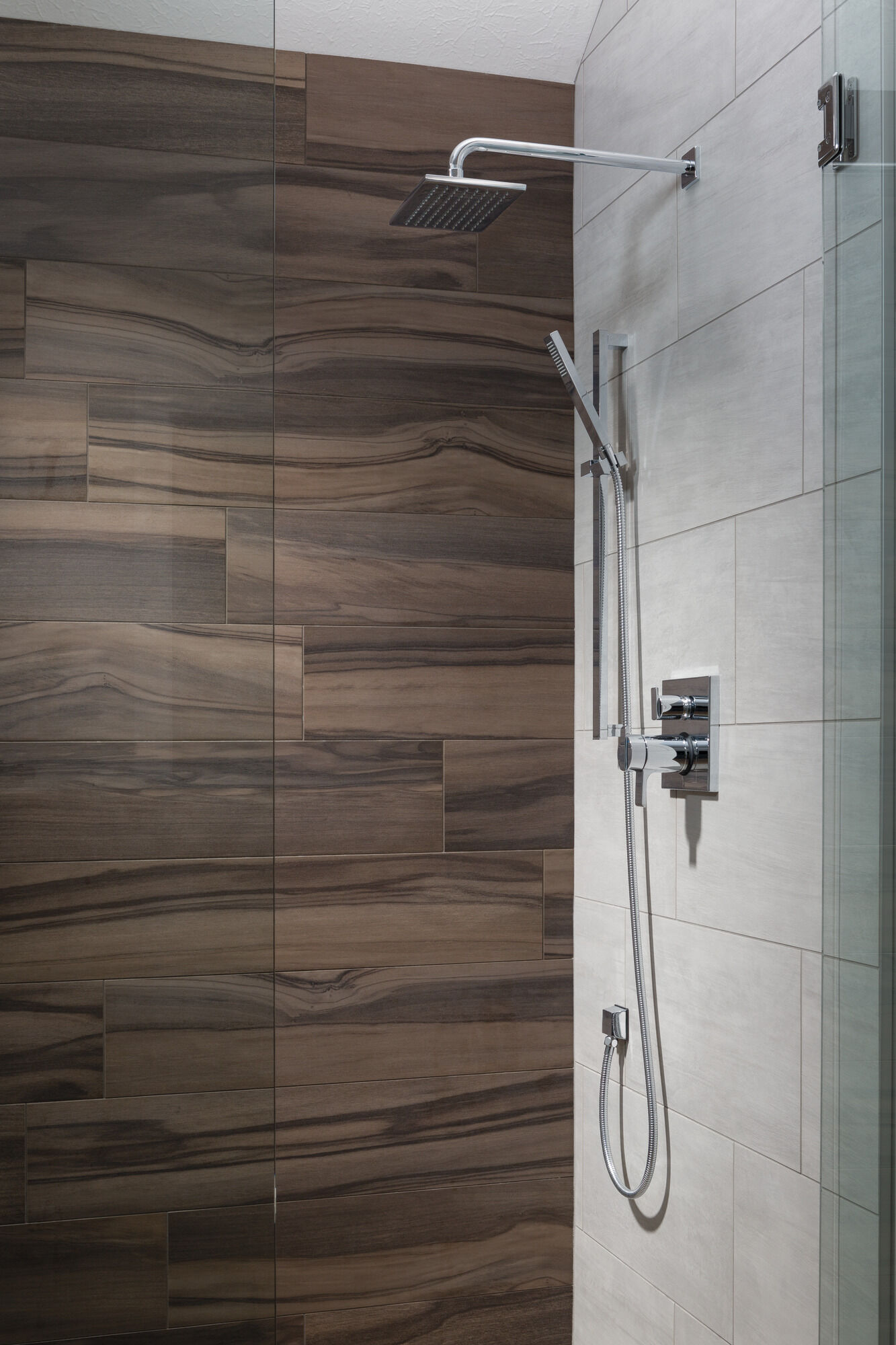 T27T967-BL Угловой клапан Modern TempAssure® серии 17T со встроенным переключателем на 6 положений Delta Faucet Delta Матовый черный - Вид №2