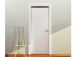 Лакированная распашная дверь