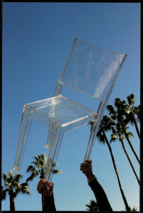 Штабелируемый стул из поликарбоната с открытой спинкой