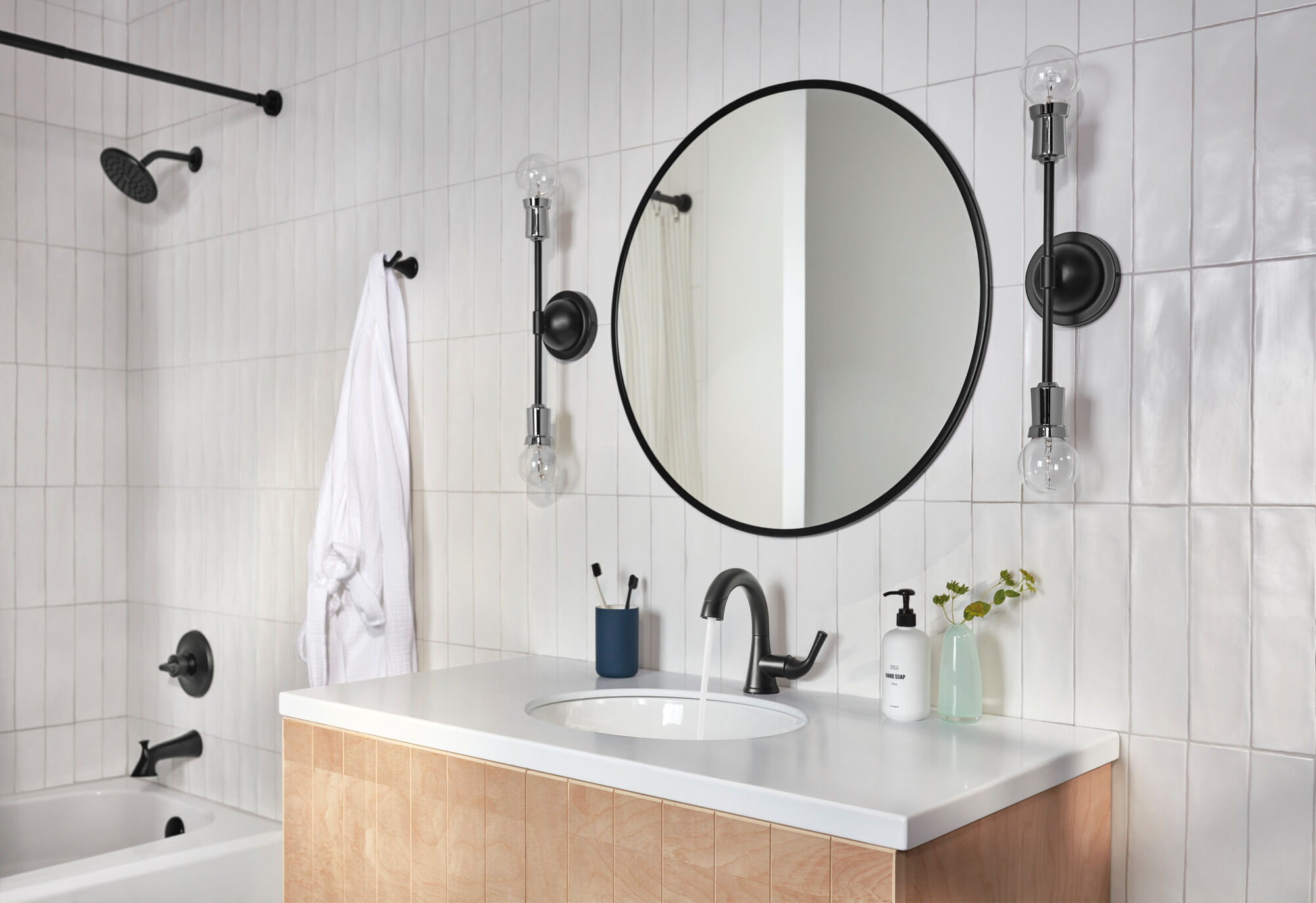 T14433-BL Для ванны и душа Monitor 14 Series Delta Faucet Kayra Матовый черный - Вид №3