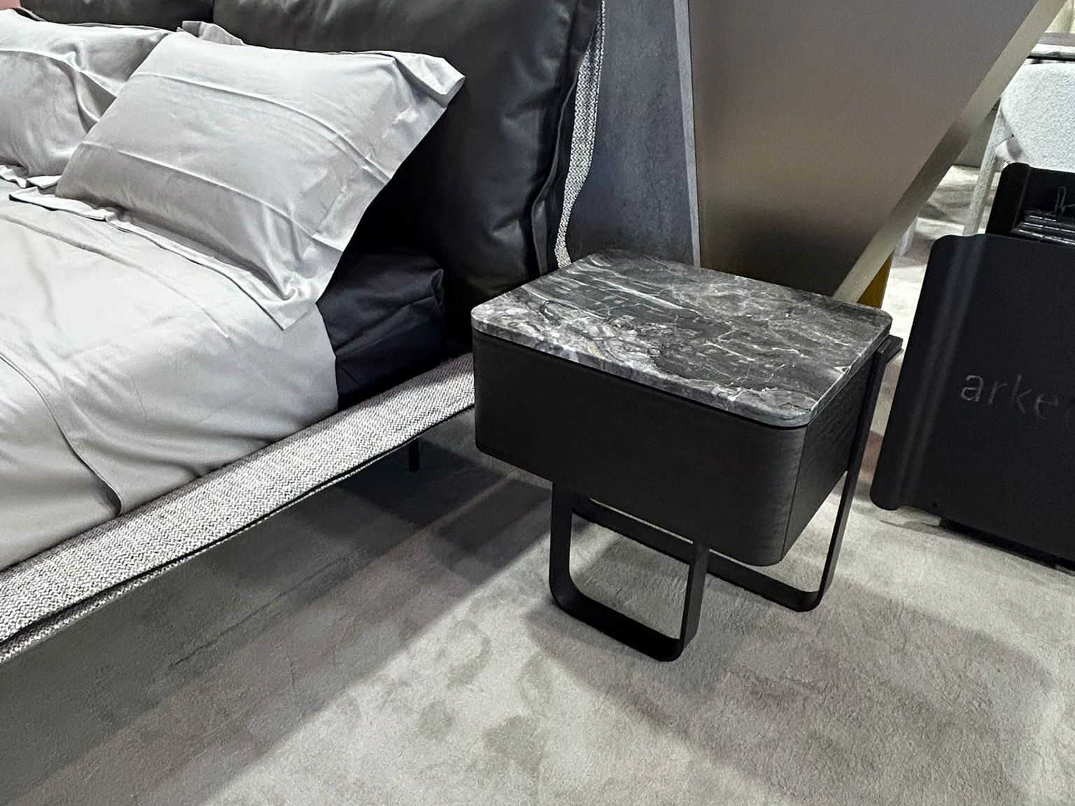 Тумбочка с деревянным ящиком и мраморным верхом In Stock Arketipo ARCH-00014257