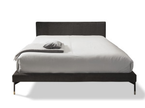 Тканевая кровать с мягким изголовьем