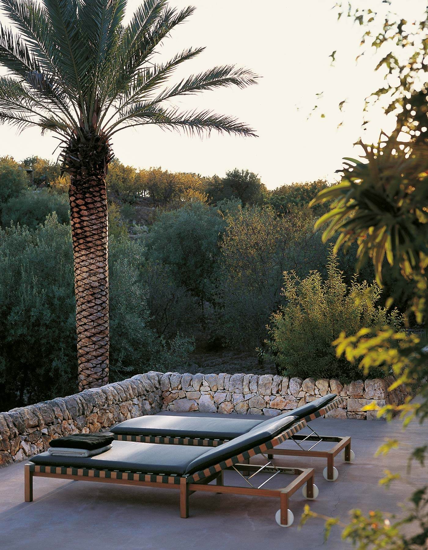 Садовая кровать из тикового дерева с колесами RODA ARCH-00113302 - Вид №3