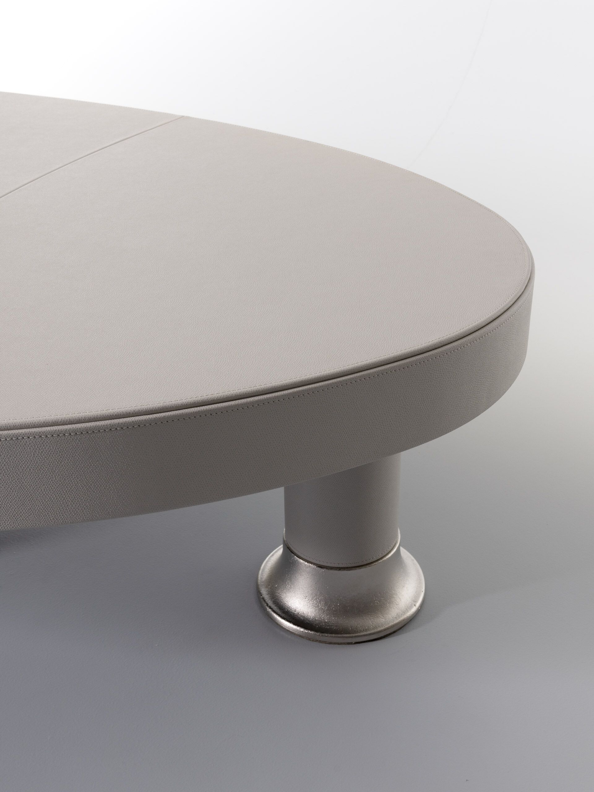 Кожаный овальный низкий журнальный столик Lorenzo Tondelli DROP ARCH-00073955 - Вид №2