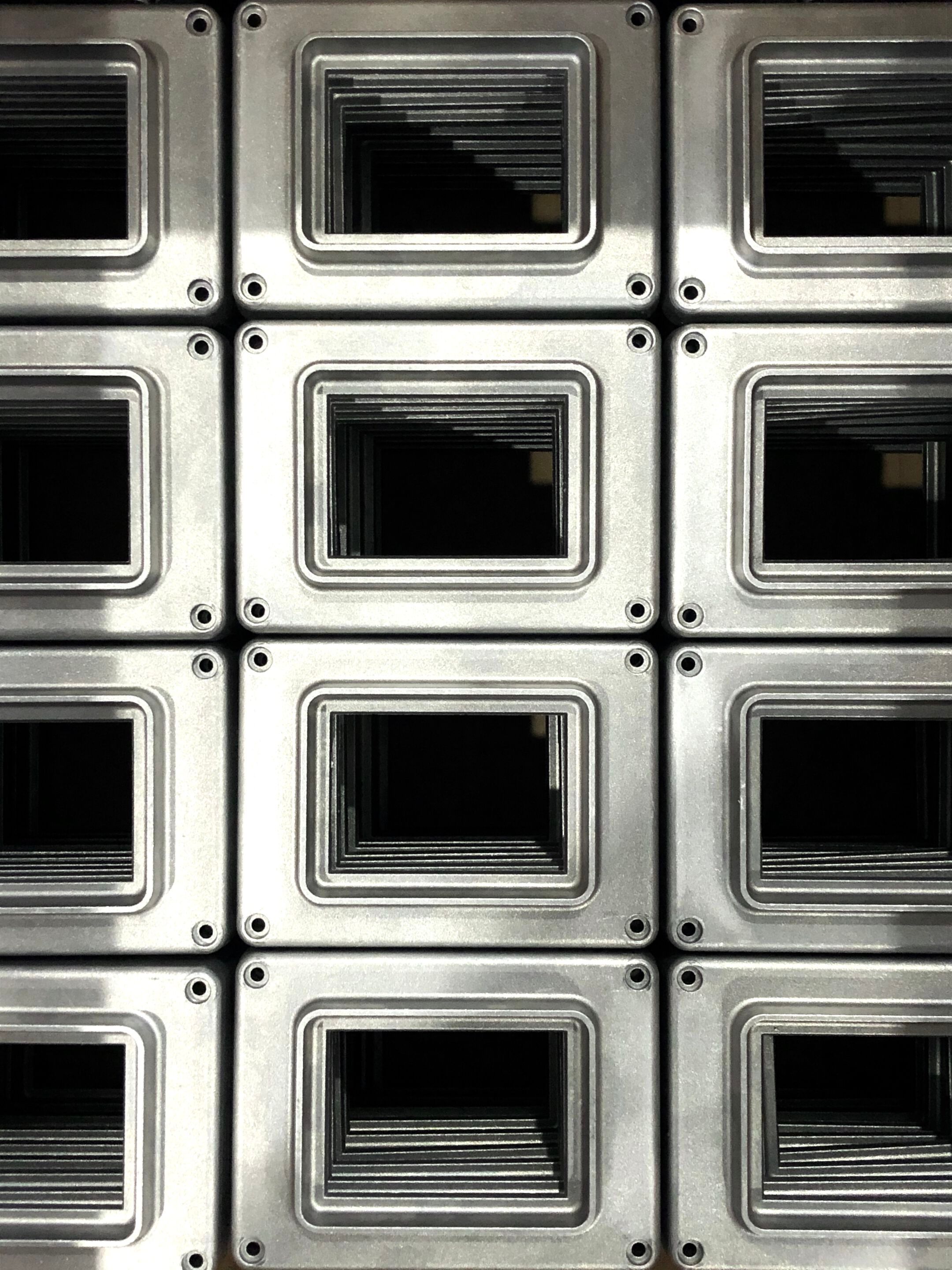 Пластина для розеток и выключателей из натурального алюминия Genuit Silver ARCH-00127912 - Вид №9