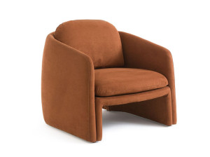 Тканевое кресло с подлокотниками