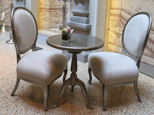 Кресло из искусственной кожи