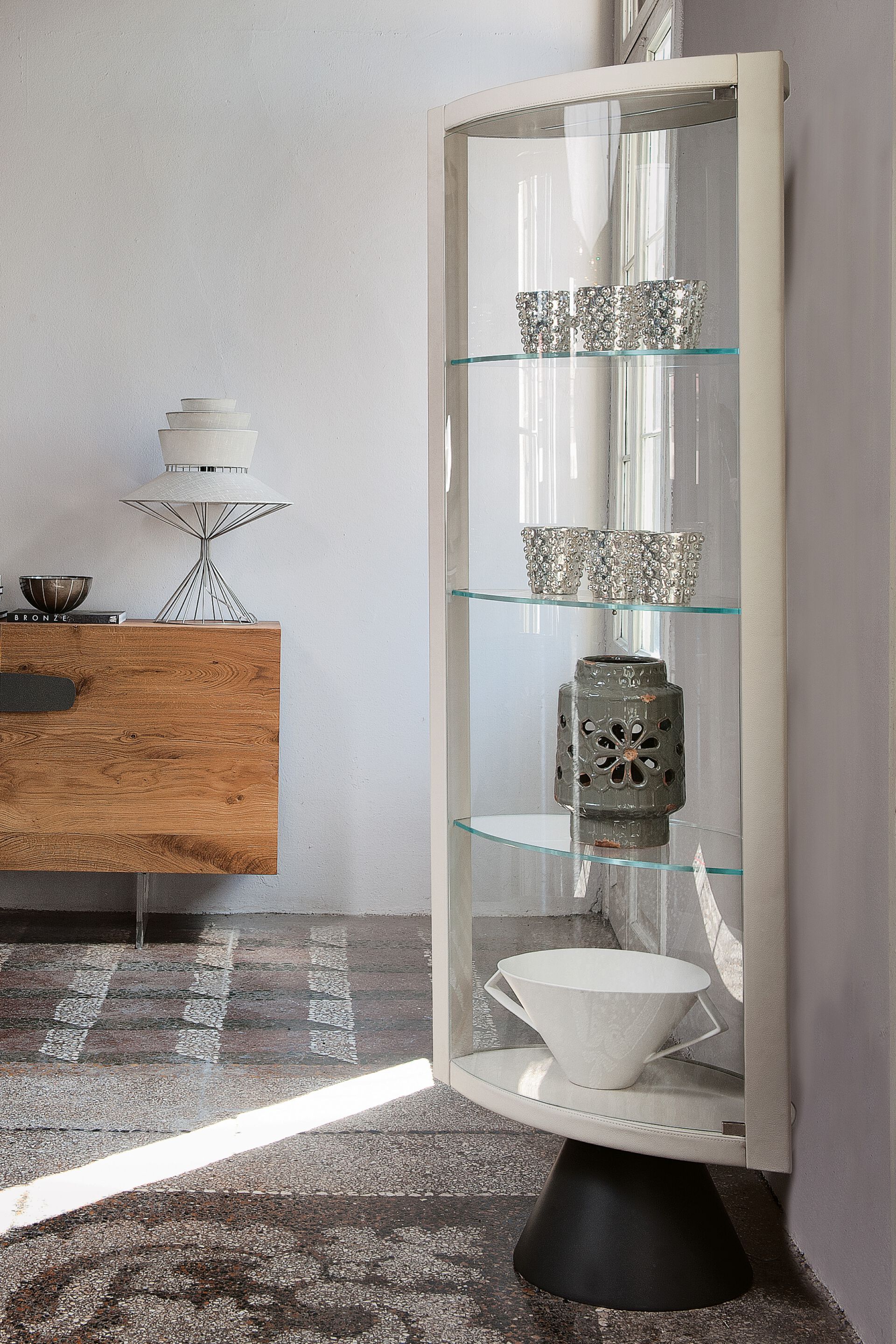 Угловая витрина со встроенным освещением Cattelan italia SABA ARCH-00014304