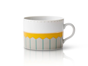 Фарфоровая чашка с блюдцем