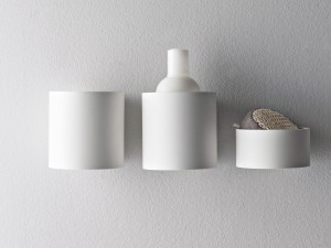 Набор, состоящий из держателя зубной щетки и мыльницы