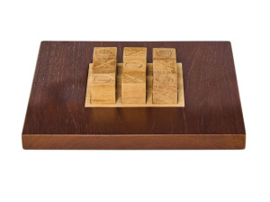 Настольная игра из тикового дерева