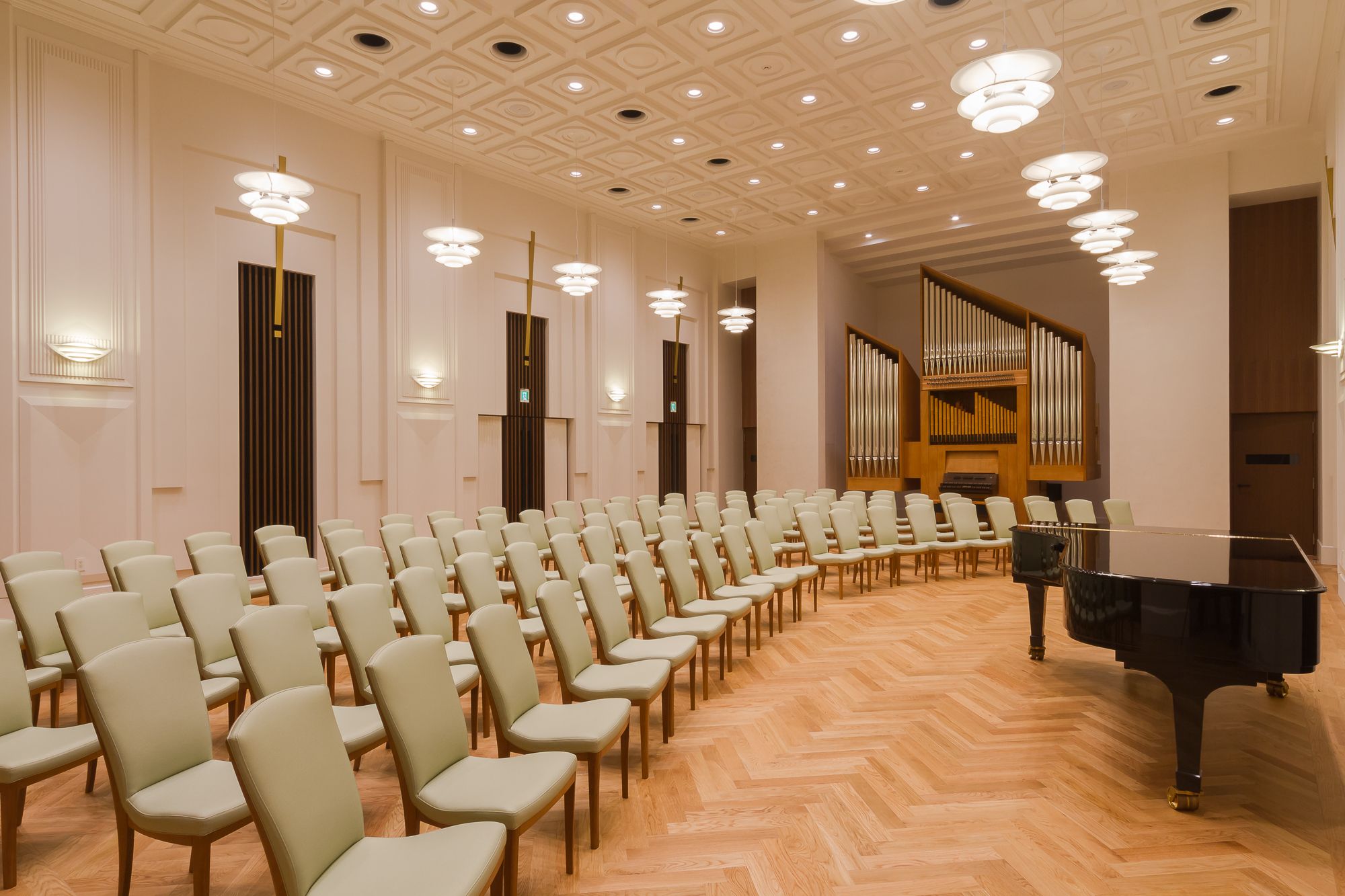 Алюминиевый подвесной светильник Louis Poulsen PH 5-4½ & PH 6½-6 ARCH-00013440 - Вид №1