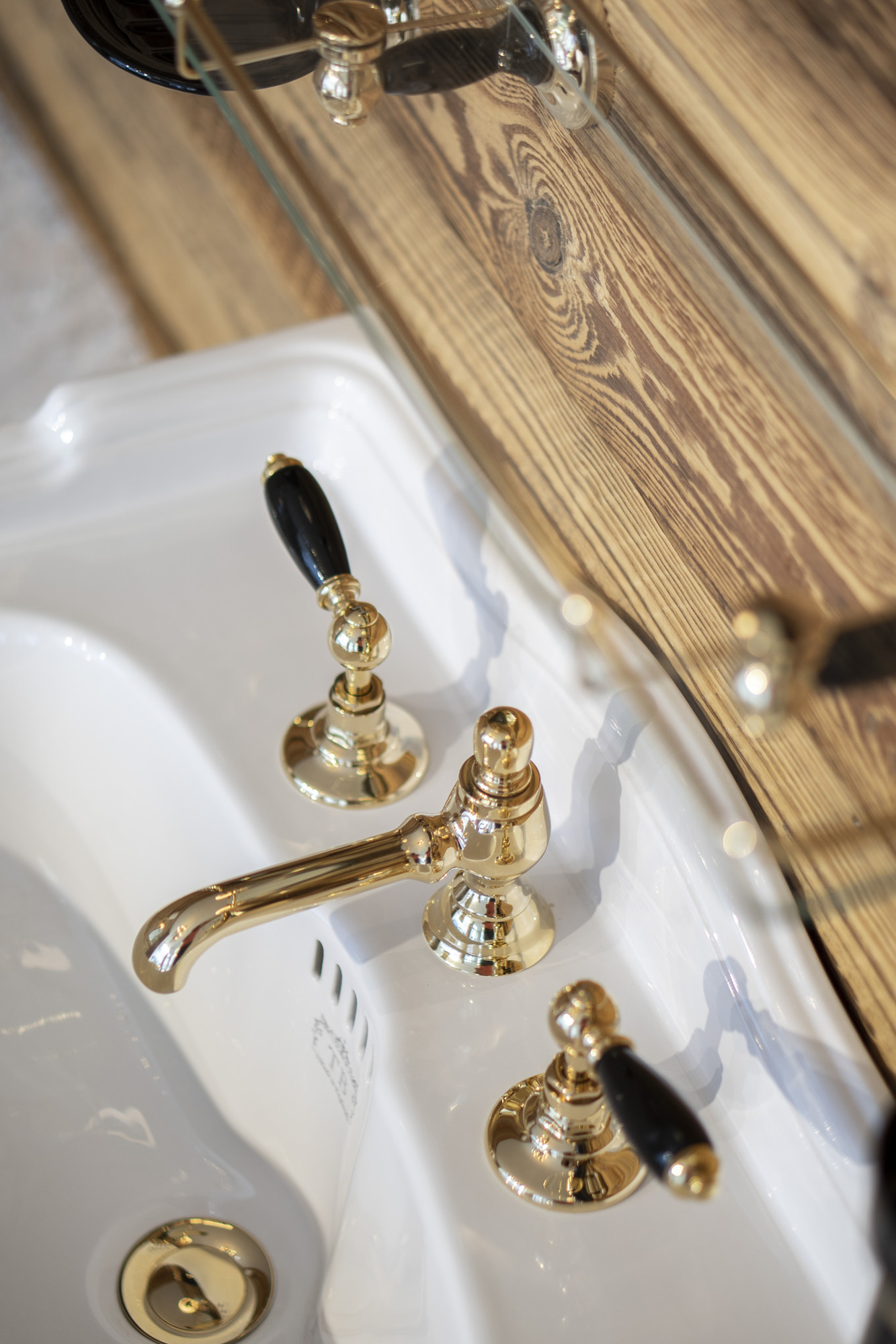Traditional bathrooms БРАЙТОН смеситель для умывальника на 3 отверстия Tb490.514bl.bn  - Вид №2