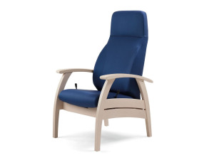 Тканевое кресло с подлокотниками