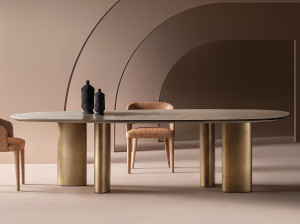 Овальный мраморный стол