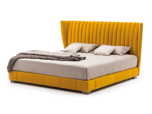 Двуспальная мягкая кровать