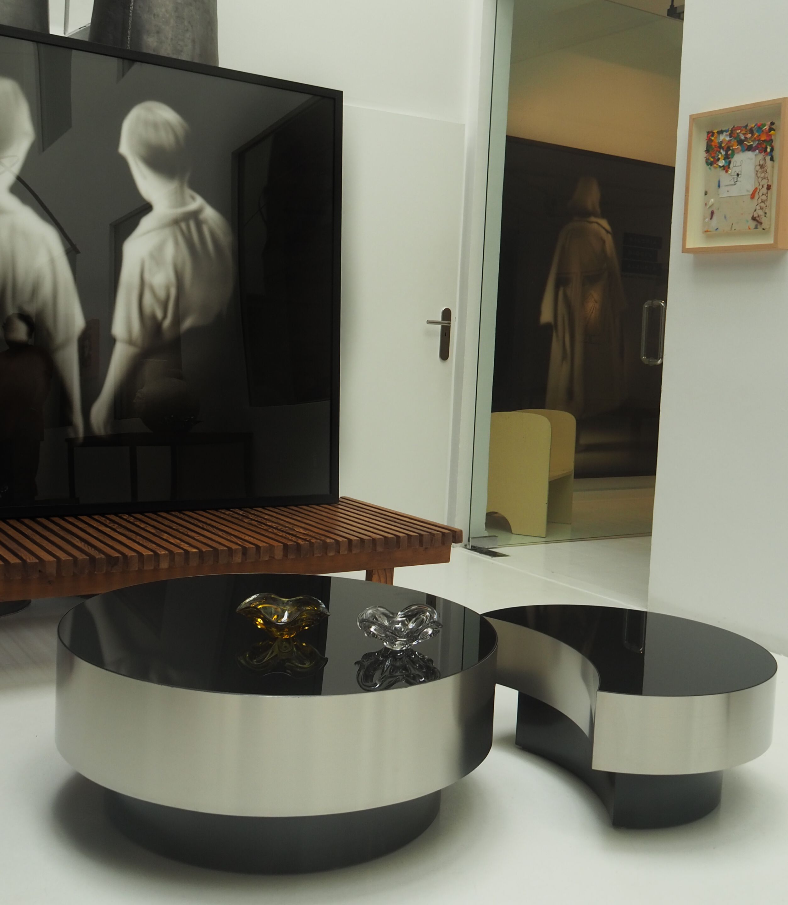 Набор журнальных столиков из ламинированного стекла и металла с цоколем Jover+Valls Antique Boutique-Luna ARCH-00012576 - Вид №4