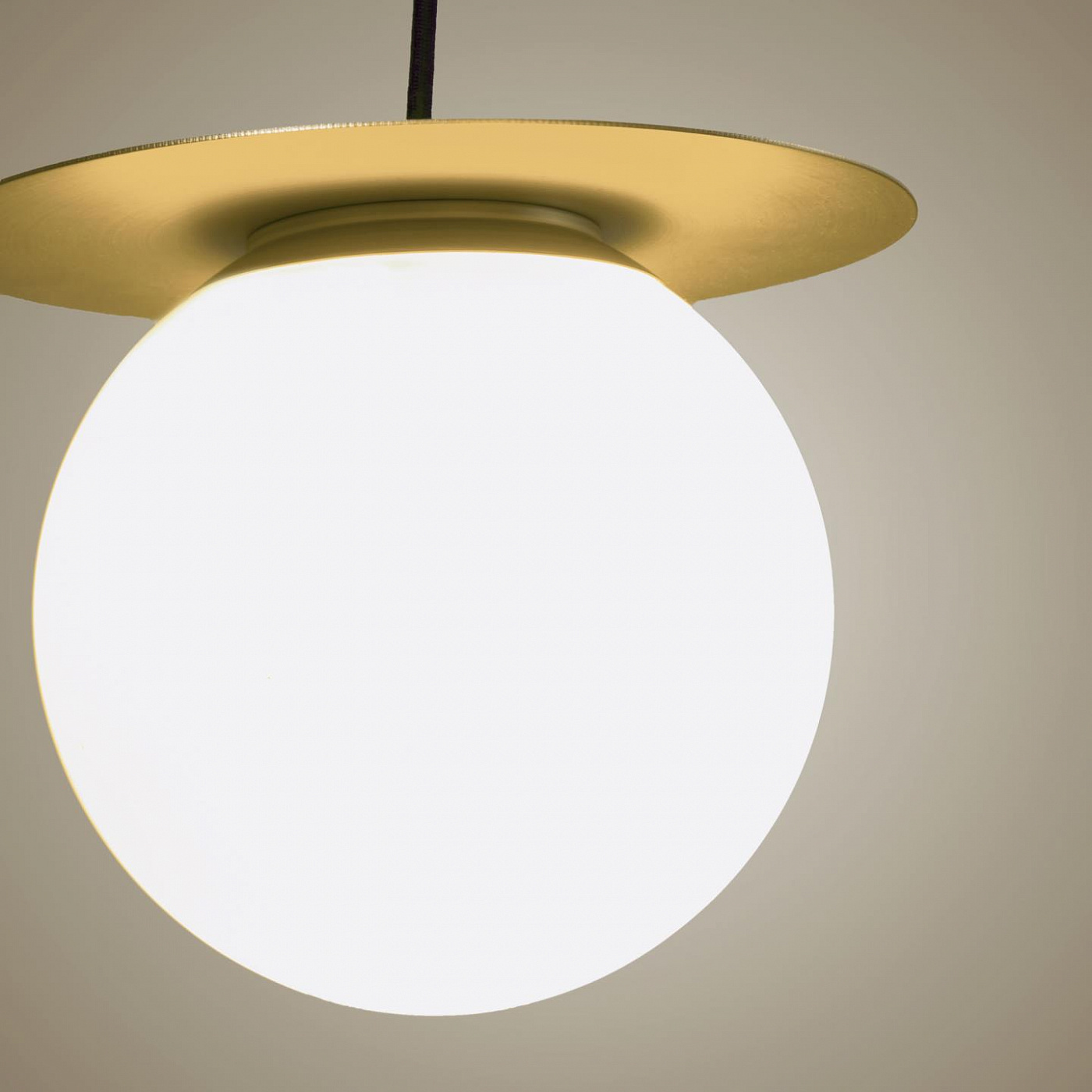 068419 Подвесной светильник Manz латунь La Forma Hein  - Вид №1