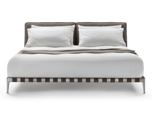 Двуспальная кровать из ткани