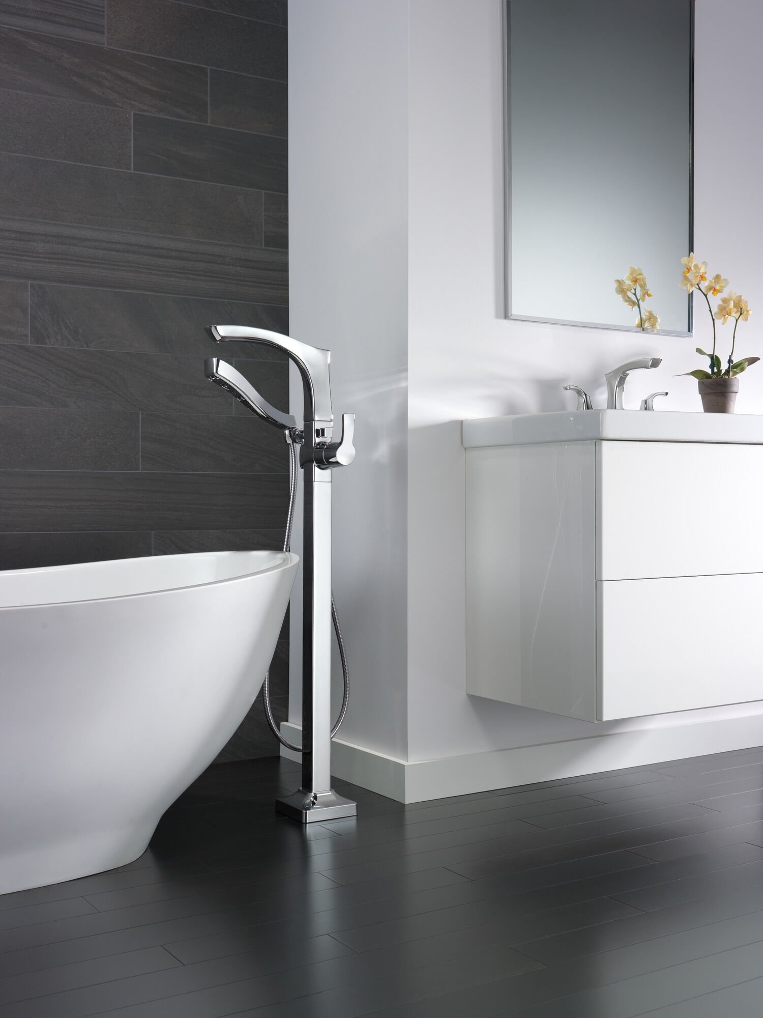 T4752-SSFL Напольная накладка для ванны с одной ручкой и ручным душем Delta Faucet Tesla Нержавеющая сталь - Вид №2