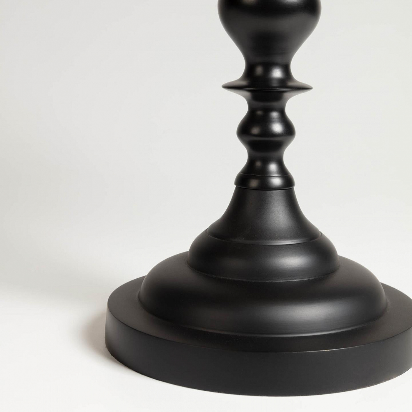 076570 Приставной столик черный металл La Forma Shaine 