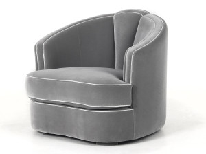 Бархатное кресло с подлокотниками