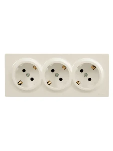 LETO Розетка тройная с/з закрытый корпус ПБТ крем
