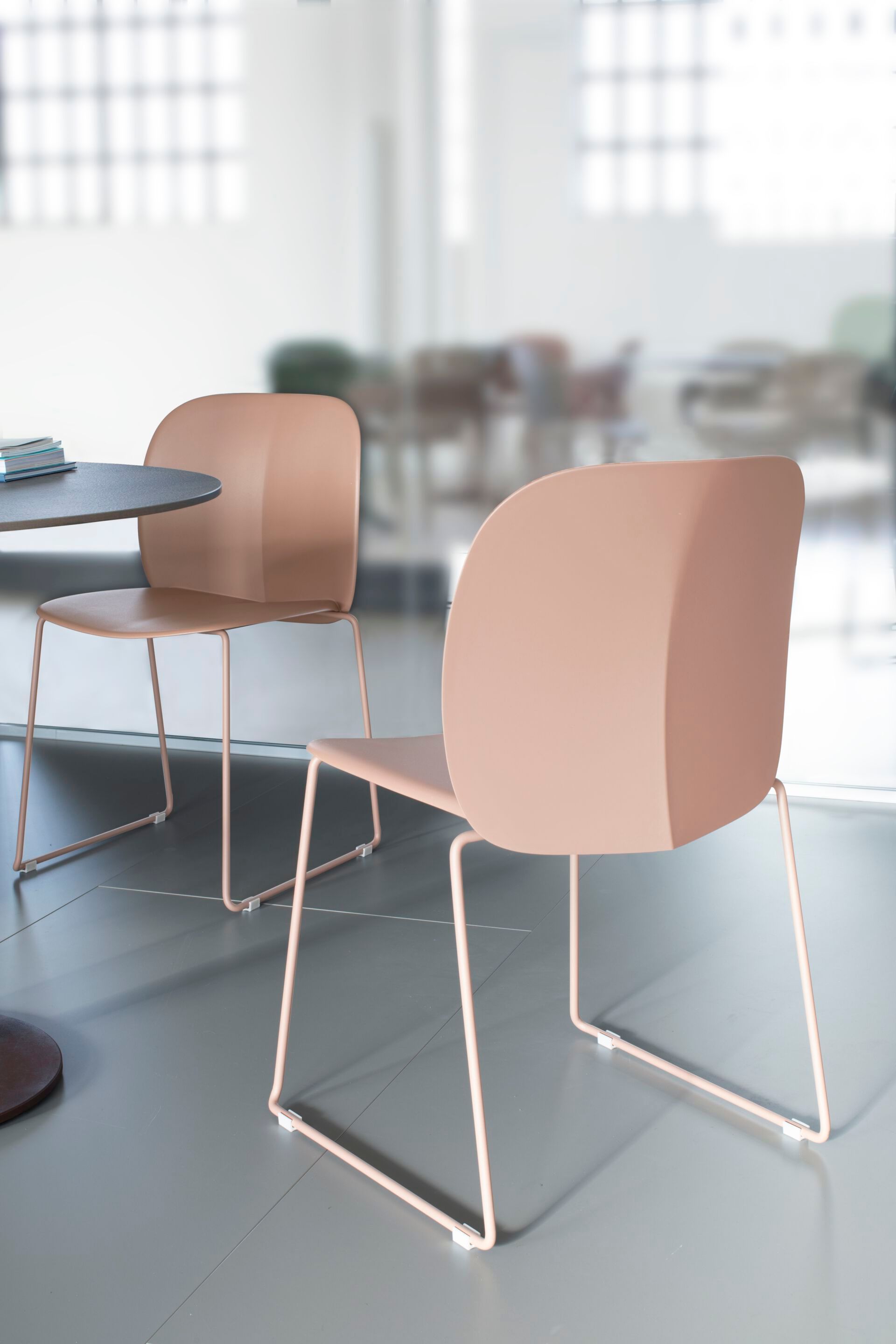 Рециркулированный пластиковый стул с металлическими ножками S-CAB Mentha ARCH-00121809 - Вид №4