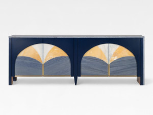 Деревянный шкаф