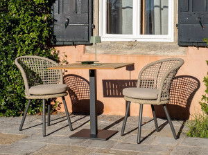 Квадратный садовый стол