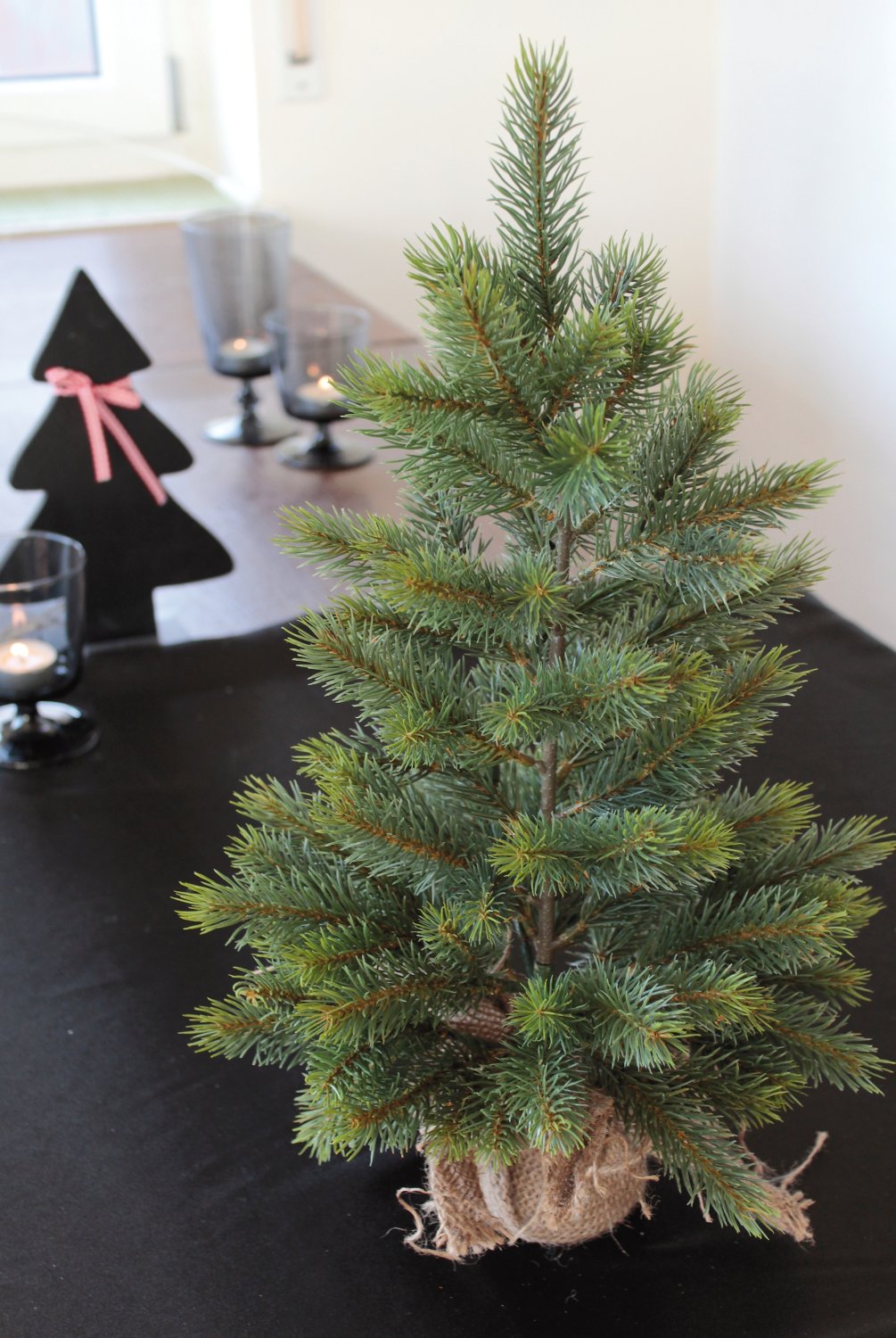 1765 883 a3 Искусственная елка в джутовом мешочке, 48 см, зеленая H-andreas  - Вид №3