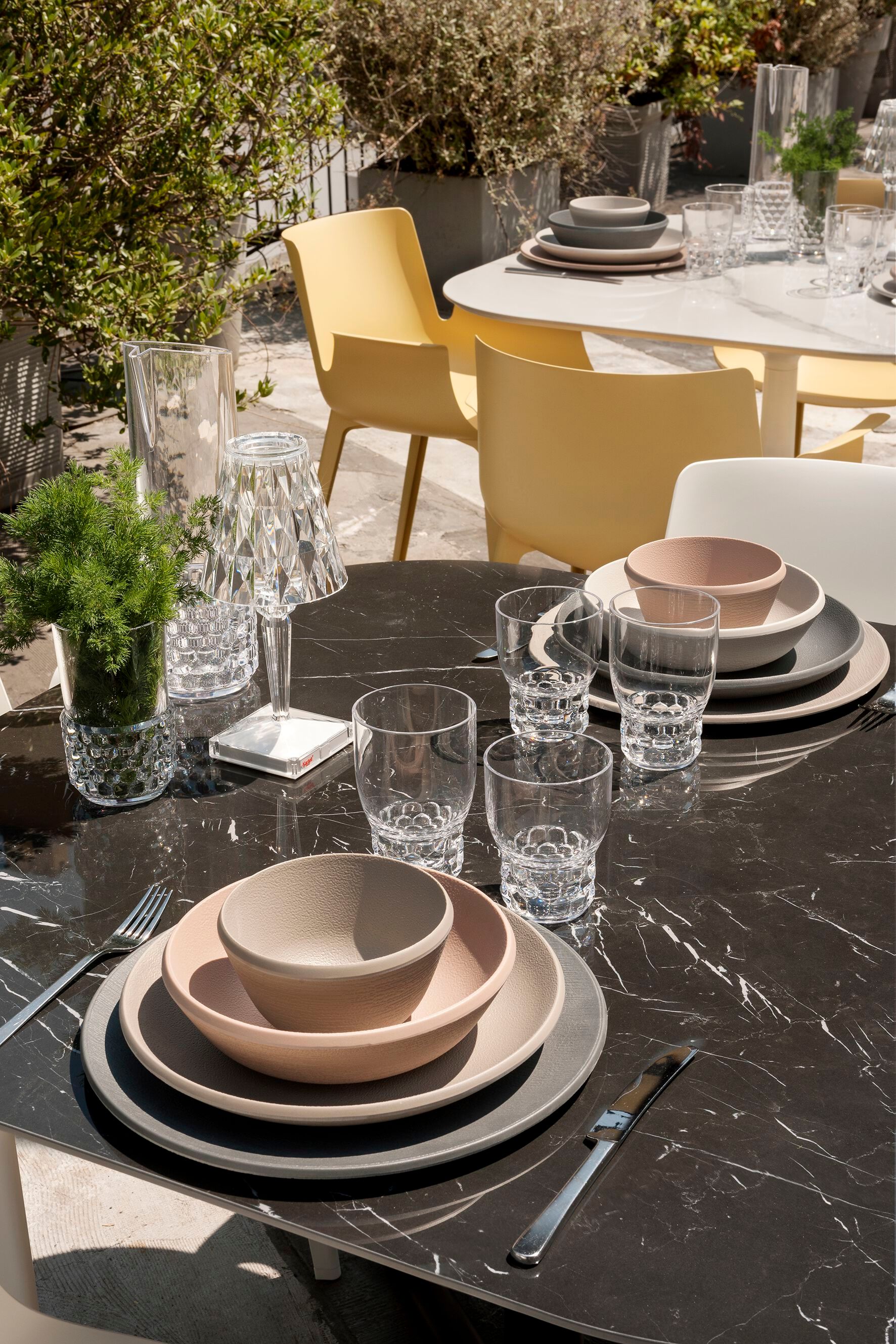 Графин из инженерного пластика Kartell текстура ARCH-00101589 - Вид №1