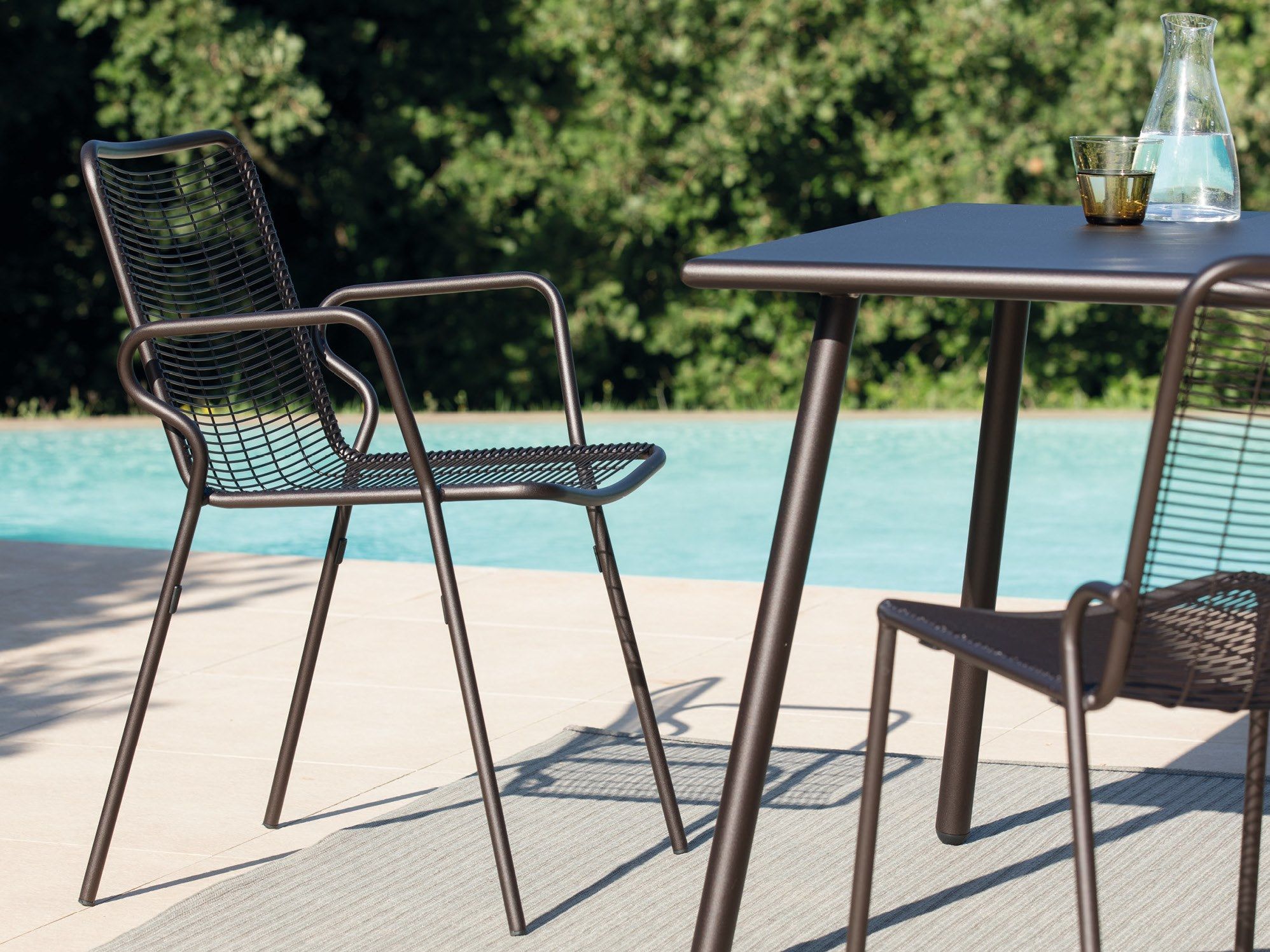 Металлический квадратный садовый стол Vermobil Рим ARCH-00133702