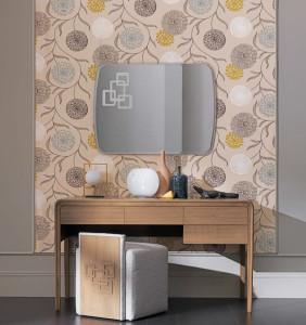 Деревянный туалетный столик