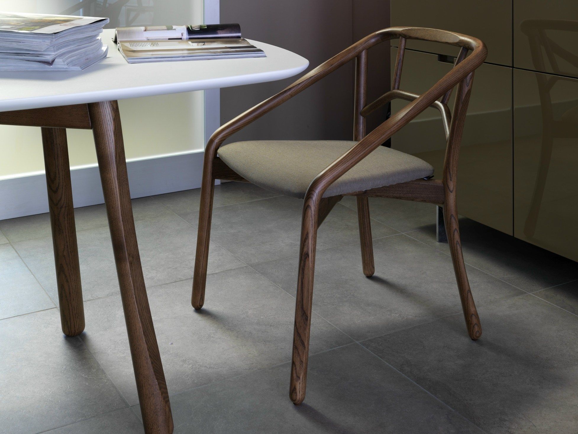 Деревянный стул со встроенной подушкой из ткани ALMA DESIGN Marnie ARCH-00087639 - Вид №11