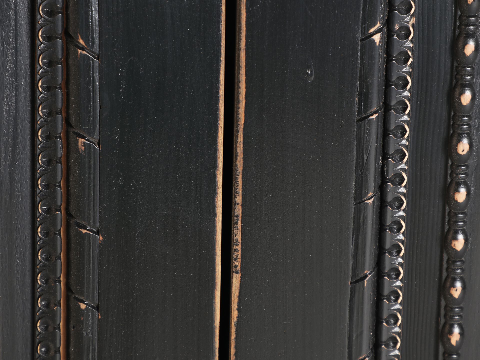 Шкаф из вяза с распашными створками Vical Home YPRES ARCH-00007319 - Вид №4