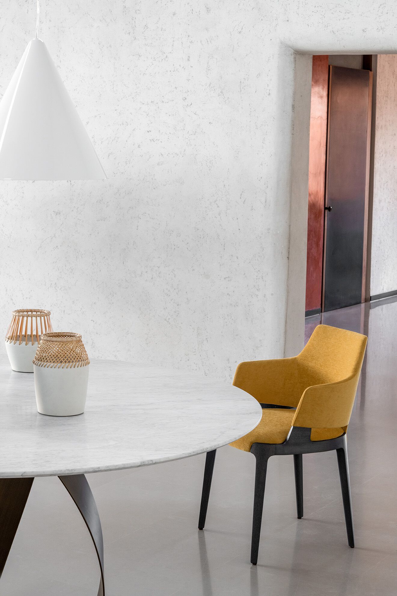 Мягкое тканевое кресло с подлокотниками Potocco ARCH-00061582 - Вид №1