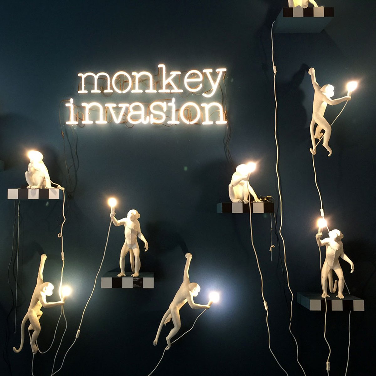 Светильник настенный белый Monkey Lamp Hanging Left 14881 SELETTI  00-3882922 Белый  - Вид №8